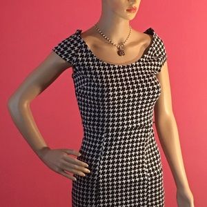 Retro print mini dress. 💋